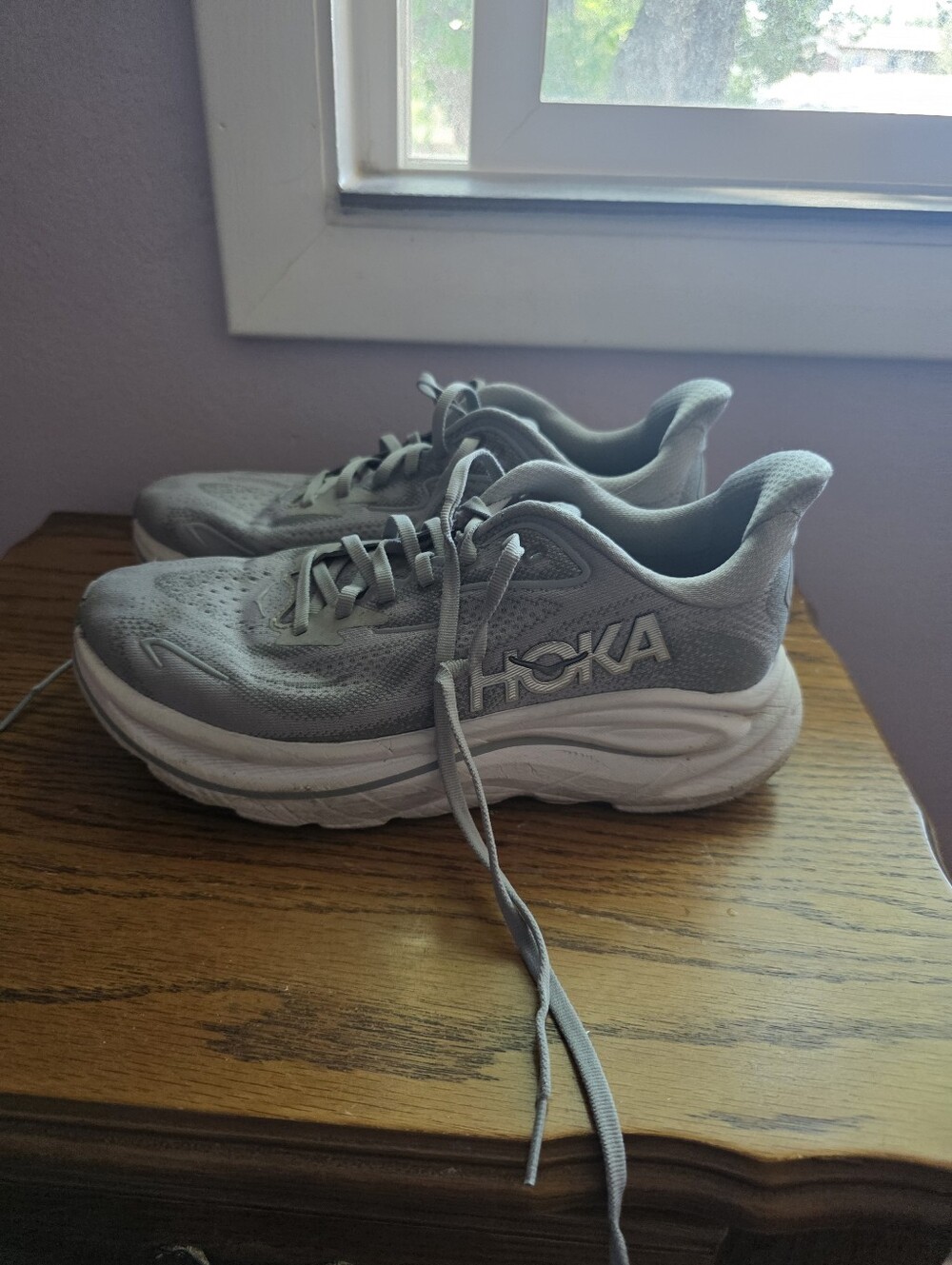 Womens Hoka Cliftons - Picture 2 of 6